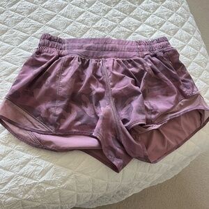 Pink Camo Lululemon Hot Hot Shorts 2.5"